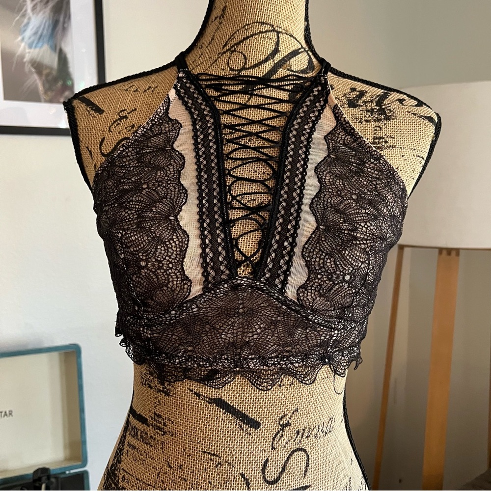 Victorias Secret Very Sexy Unlined Lace Up Front High Neck Bralette Size L